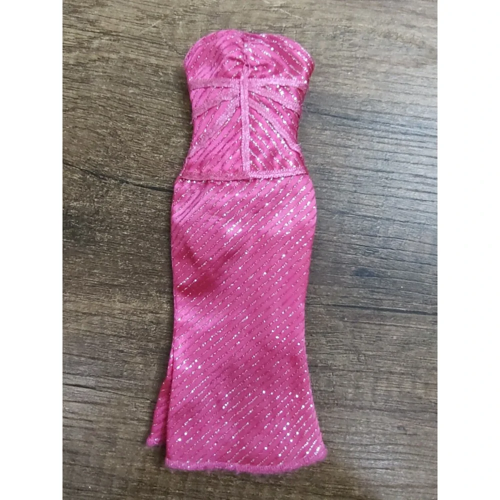 Barbie 2009 Award Show Night Outfits Pack #R4254 Pink Metallic Halter Gown Dress
